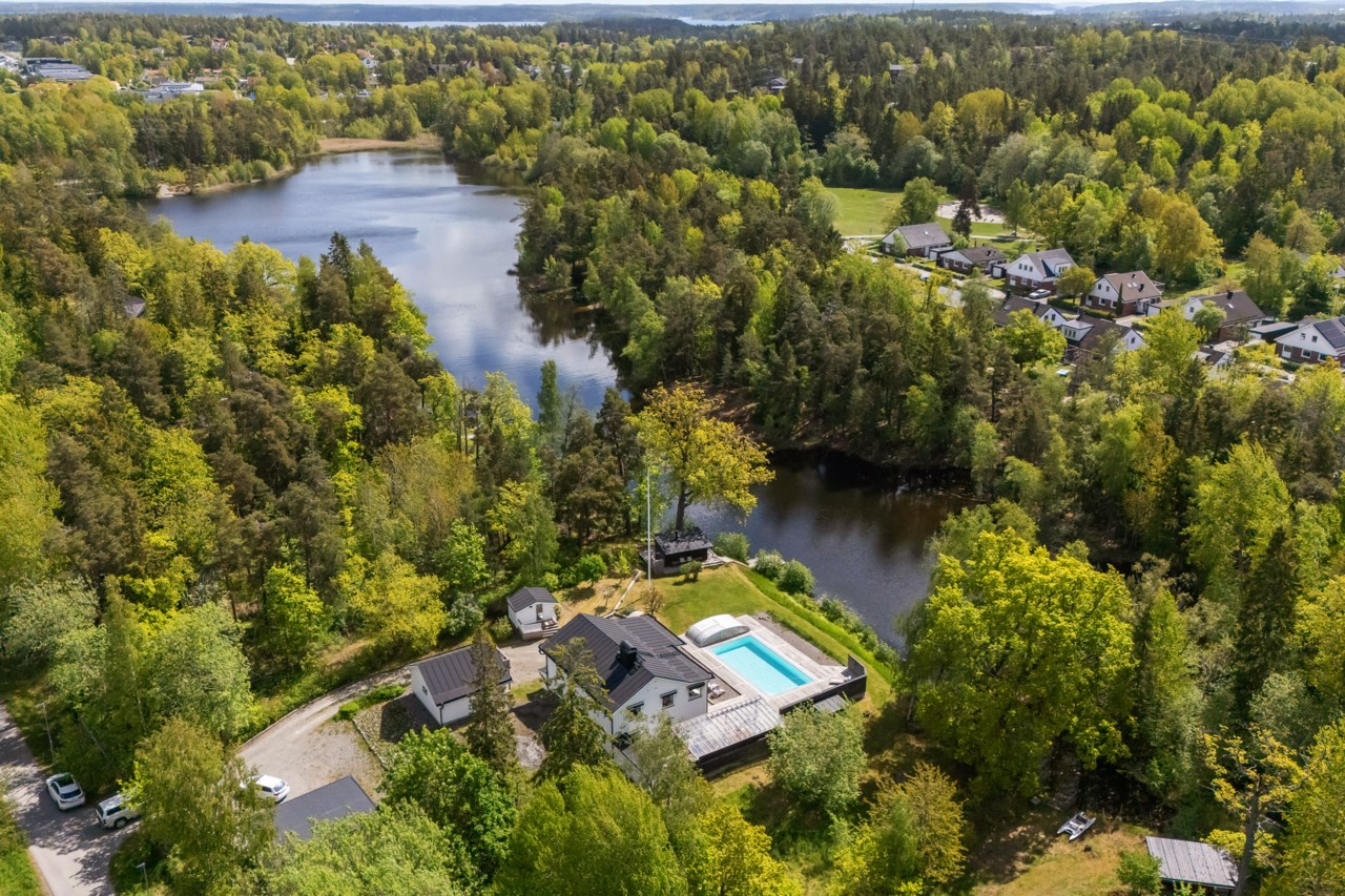 Eriksrovägen 6