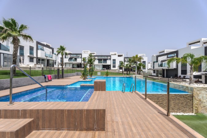 Oasis Beach IX
