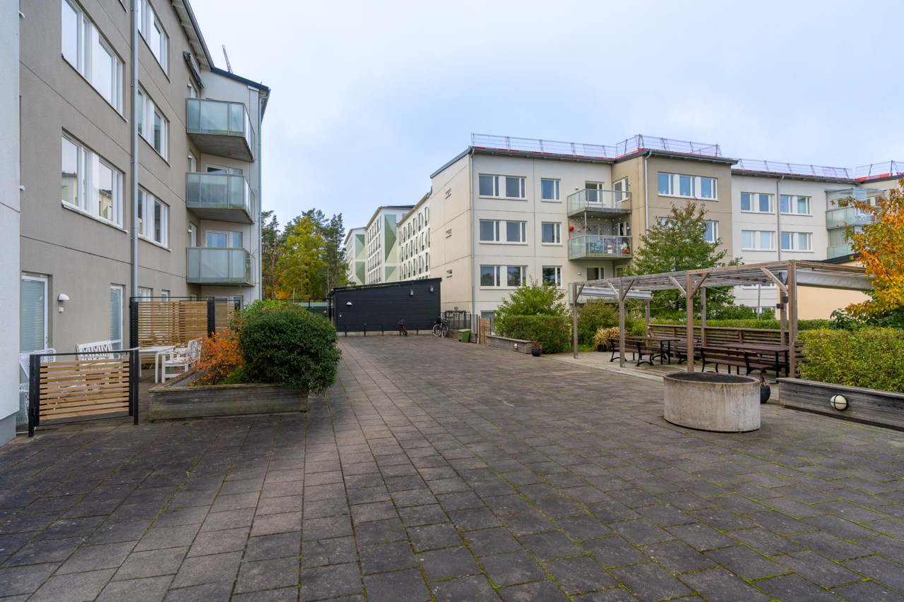 Karlsövägen 3