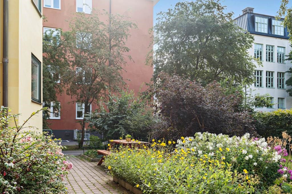 Vegagatan 16