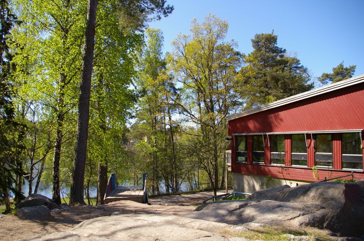 Liljekonvaljens väg 4, Badsjöstigen 1