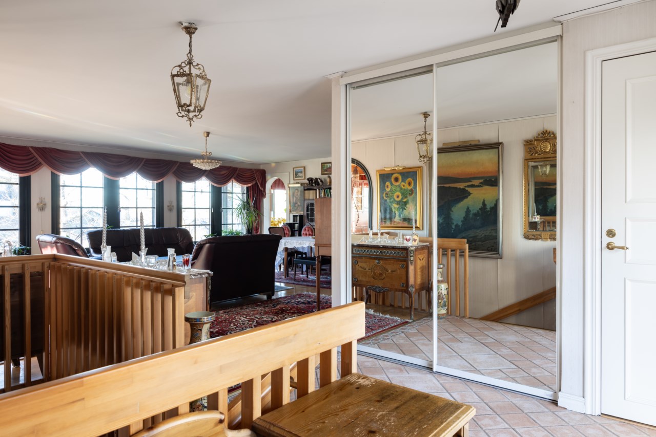 Rödstuguvägen 44/Vitlingvägen 1