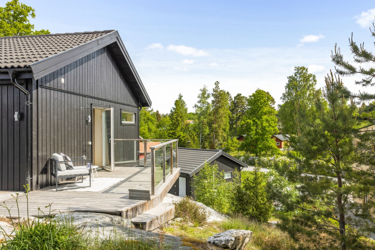Lärkbodavägen 1