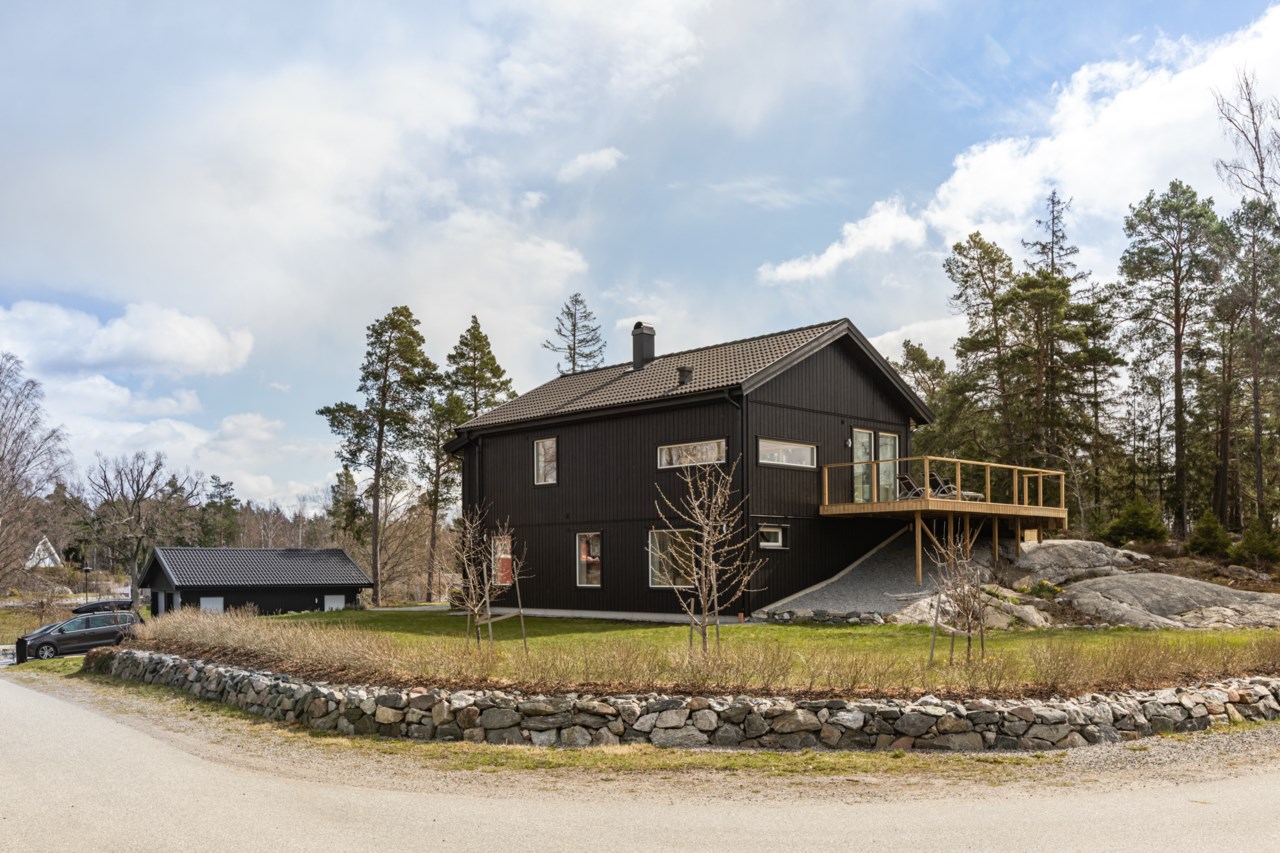 Lärkbodavägen 1
