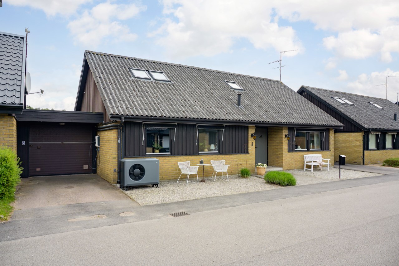 Gnejsvägen 8
