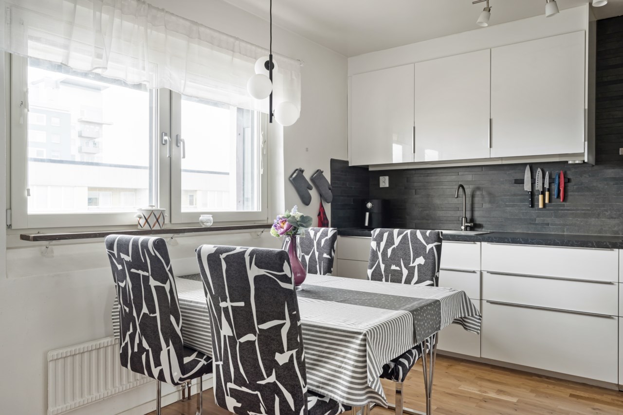 Tvååkersgränd 8