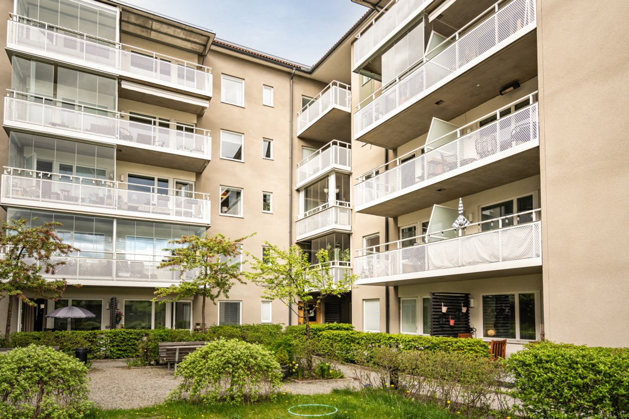 Majrovägen 1