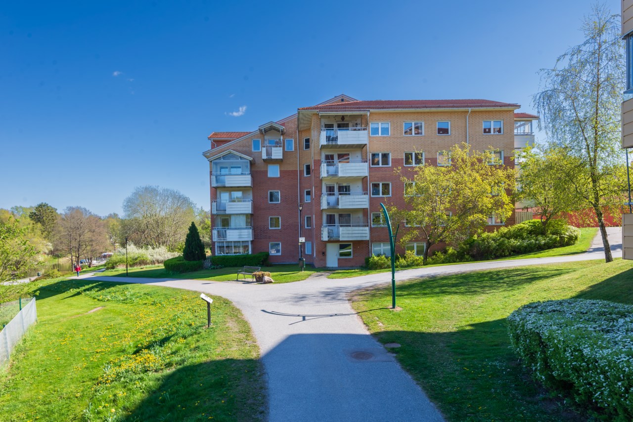 Slussbrovägen 8