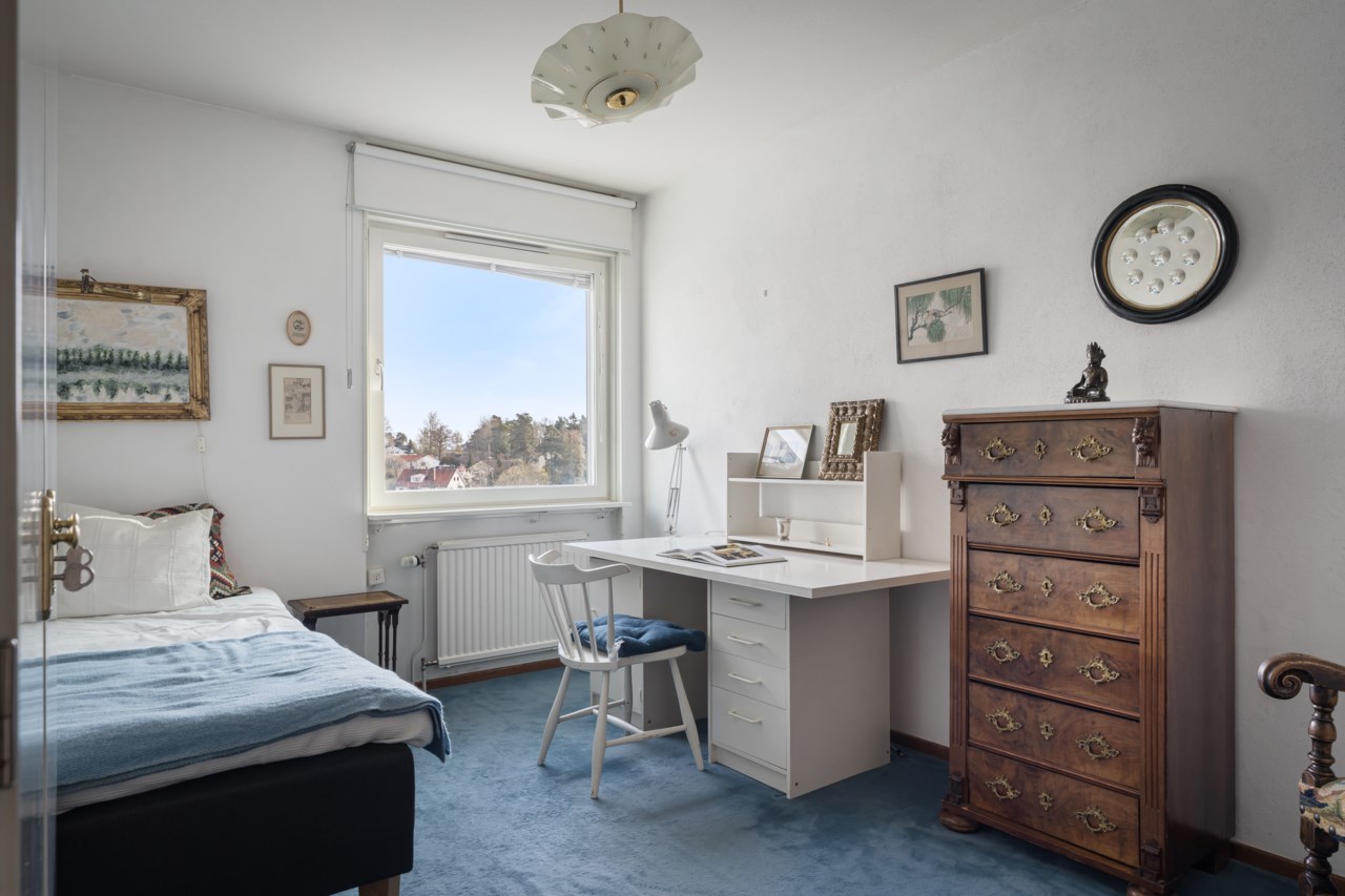 Eskadervägen 8