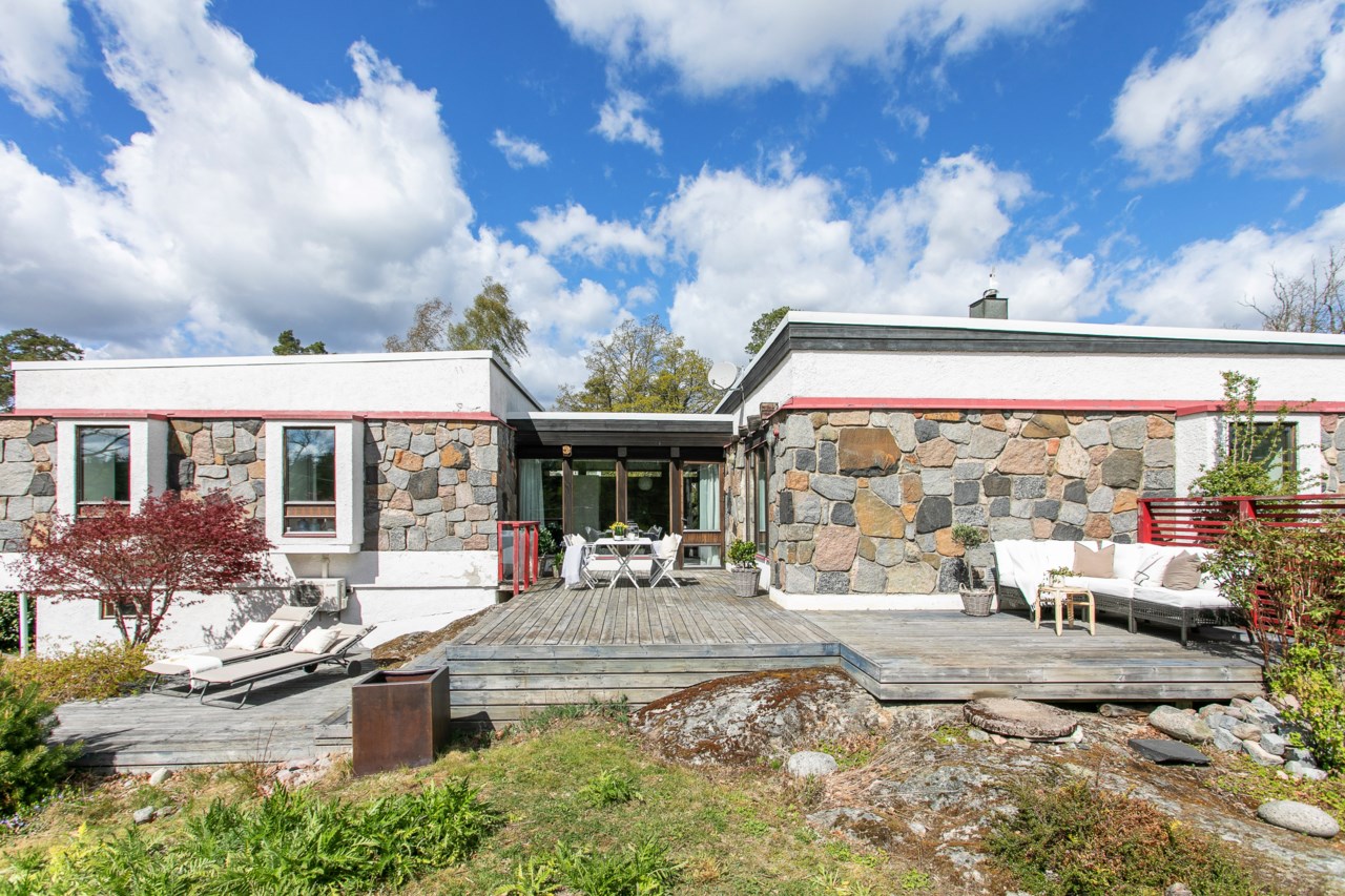 Liljekonvaljens väg 4, Badsjöstigen 1