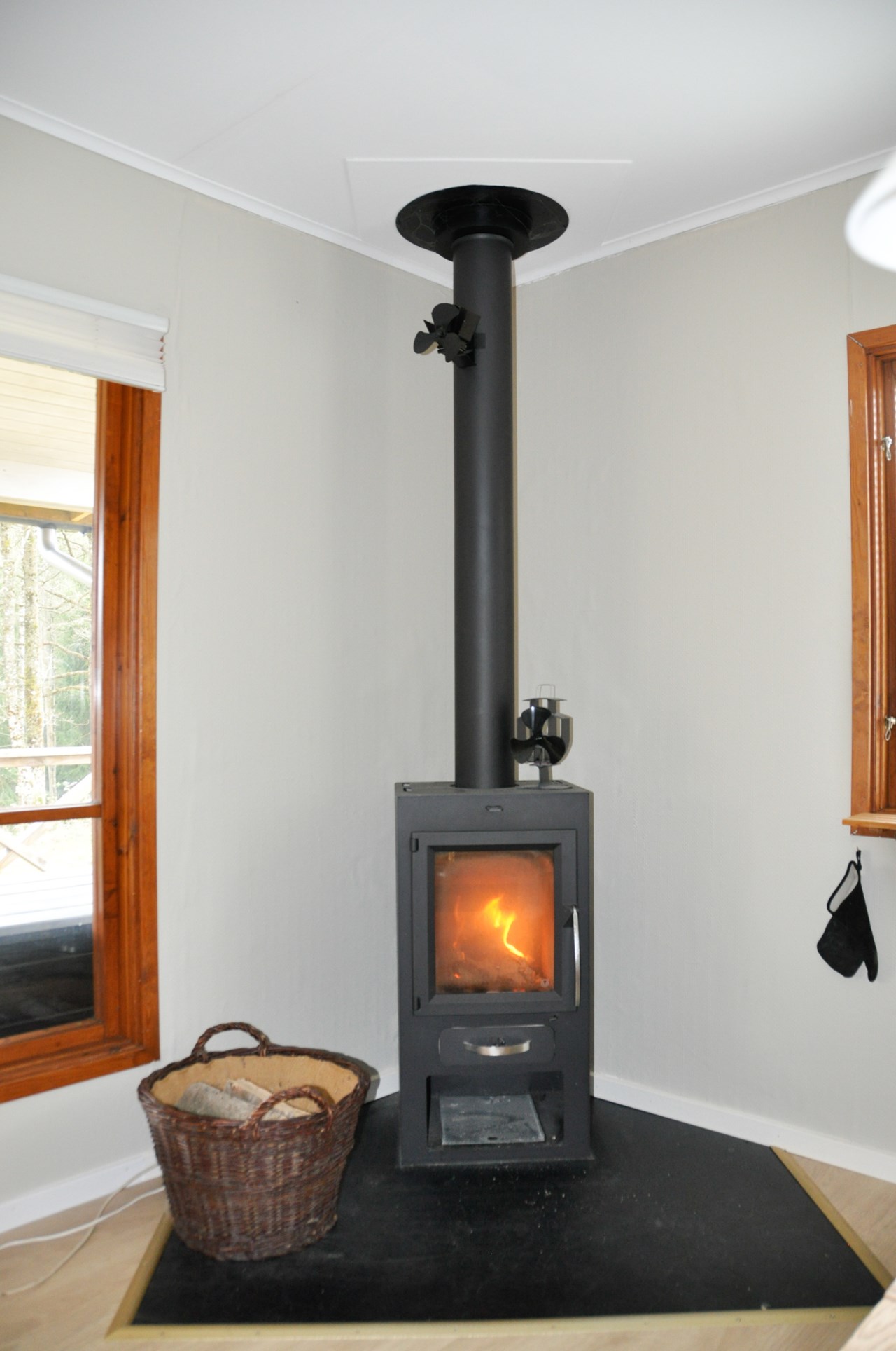 kamin i vardagsrummet