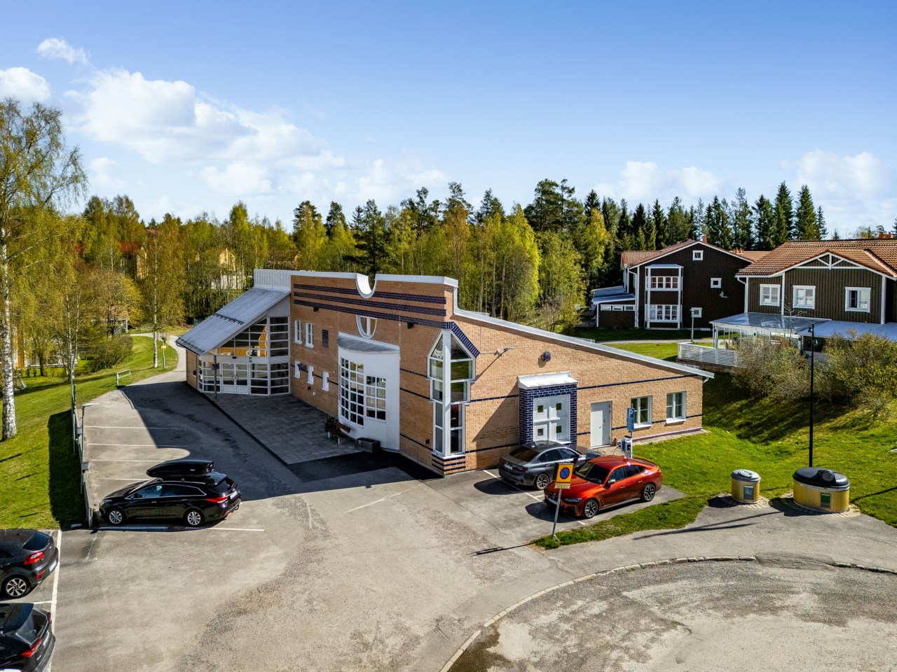 I kvartershuset finns bl.a. aktivitetslokal, grovsoprum m.m.