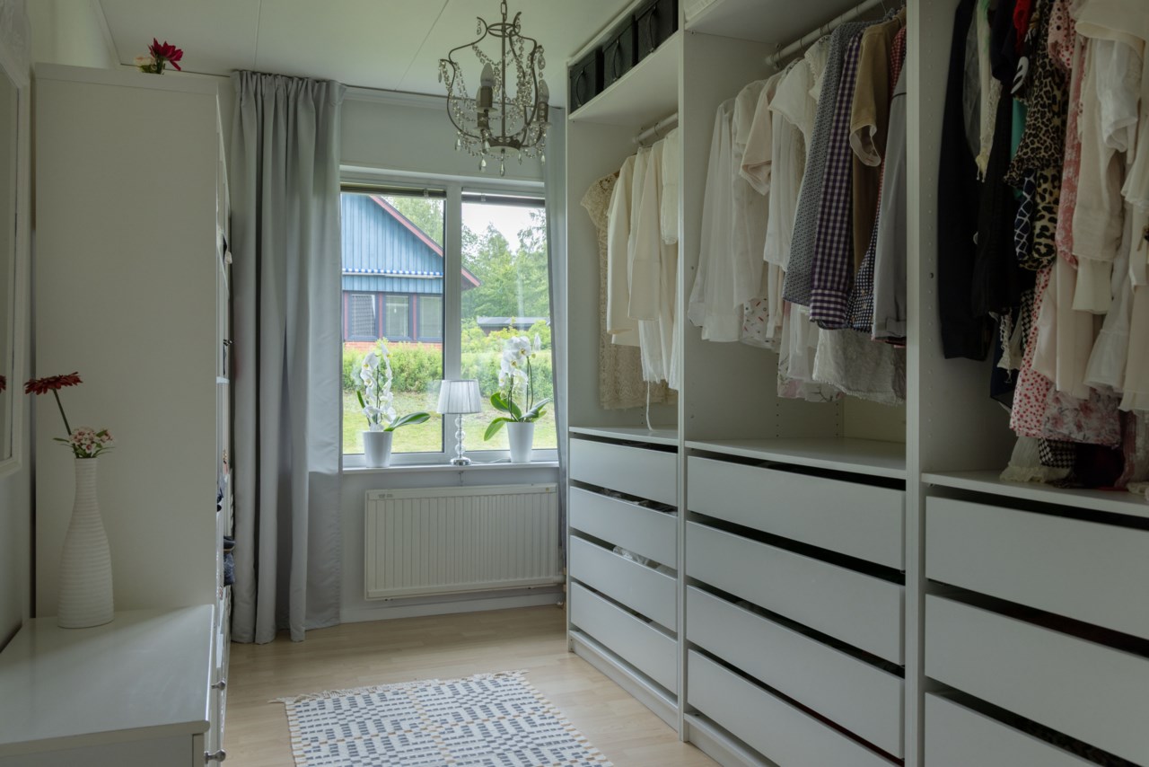 Walk-in closet