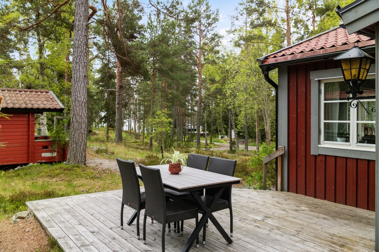 Uteplats invid entré
