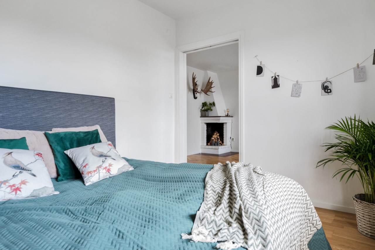 Master-bedroom med utgång till balkong