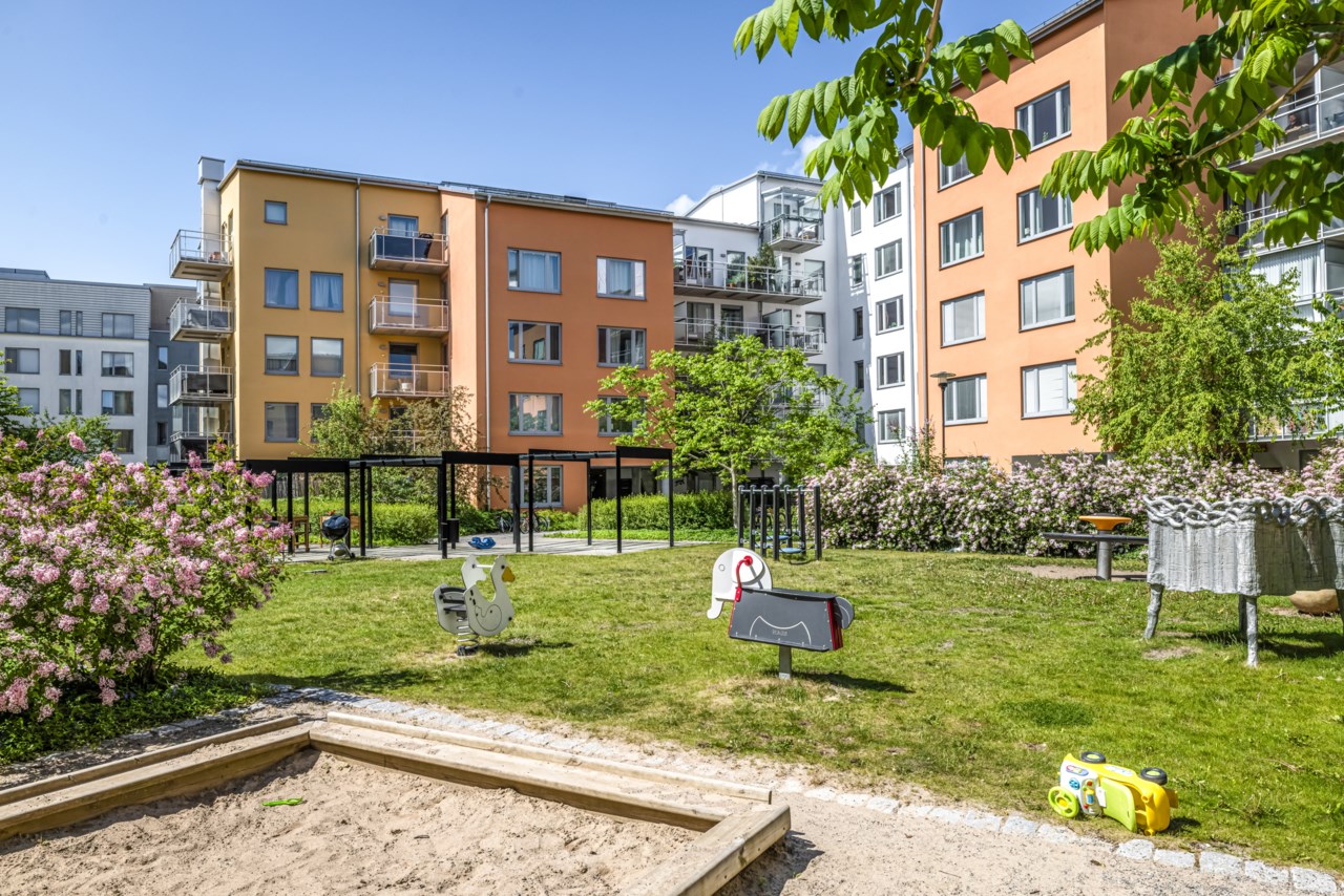 Karlslundsvägen 1