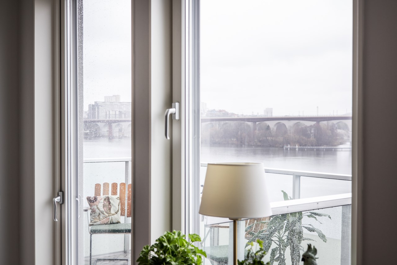 Buteljgatan 30, högst upp!