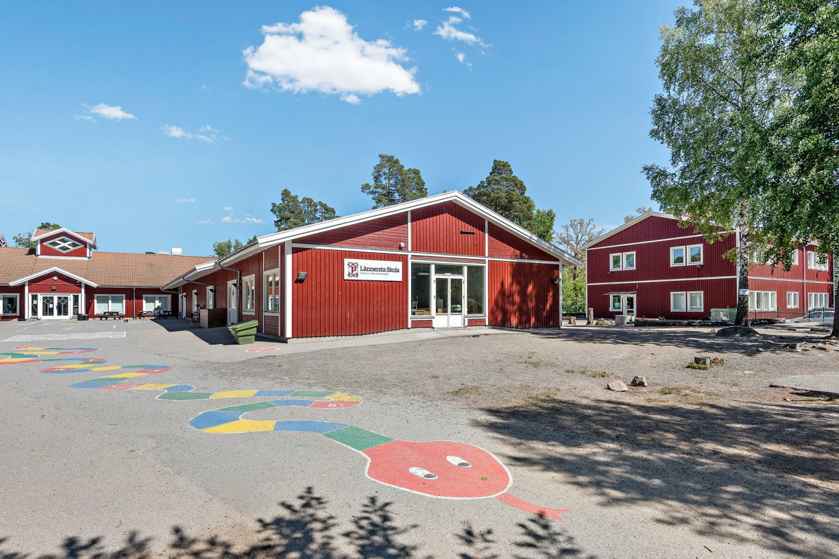 Liljekonvaljens väg 4, Badsjöstigen 1