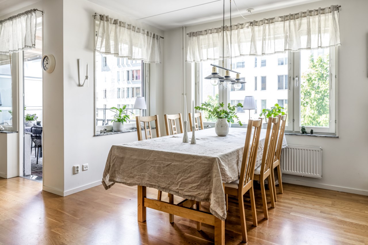 Karlslundsvägen 1