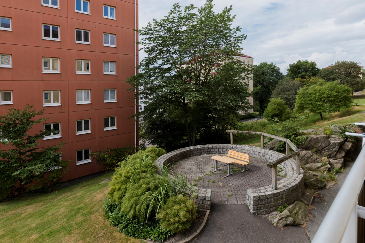 En av många gemensamma uteplatser. Precis i närheten av Vantgatan 3H finns flera trevliga platser att se utsikten, njuta av naturen eller grilla!