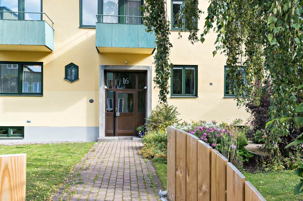 Vegagatan 16