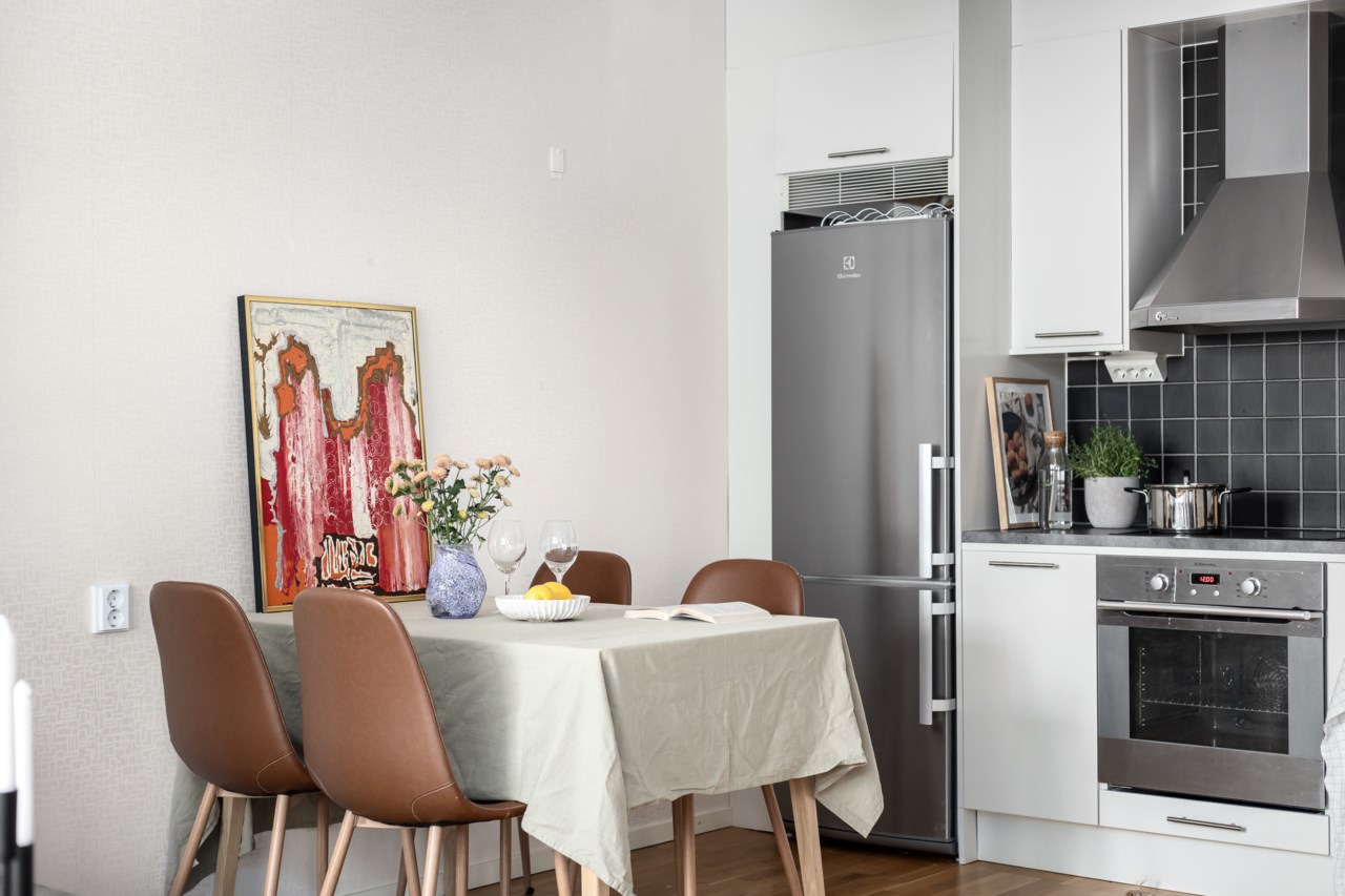 Midsommargränd 9
