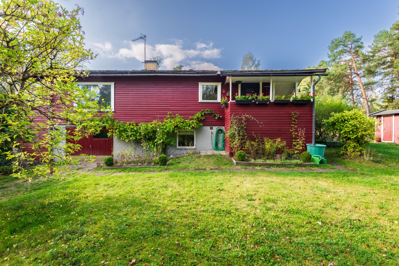 Karlshillsvägen 1