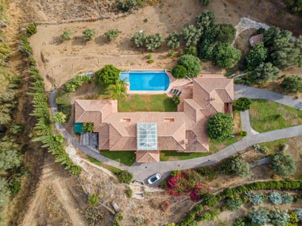Costa del Sol - 6 sovrums villa på 10 000 m2 tomt i Benalmadena