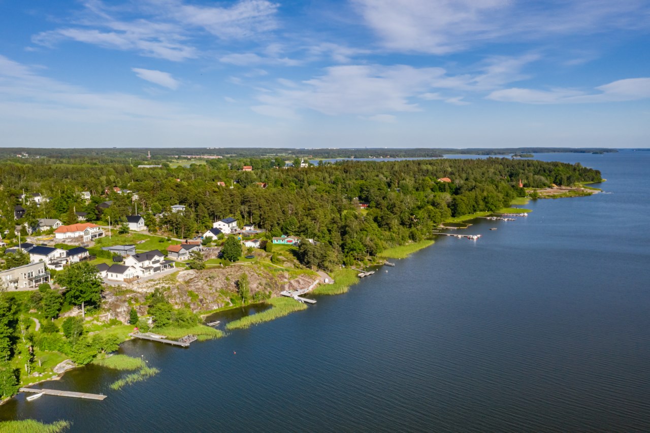 Lärkbodavägen 1
