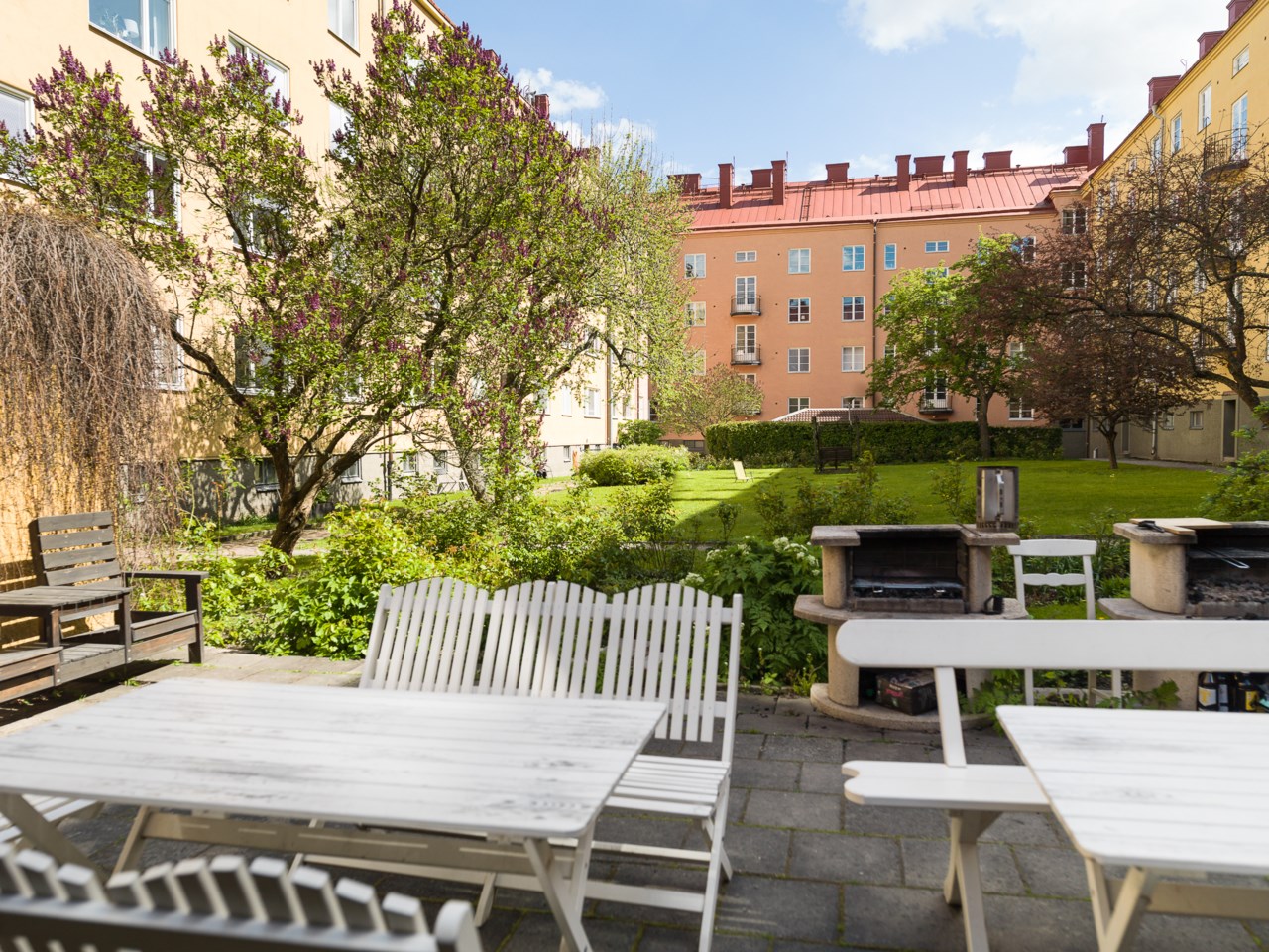 Grönskande innergård