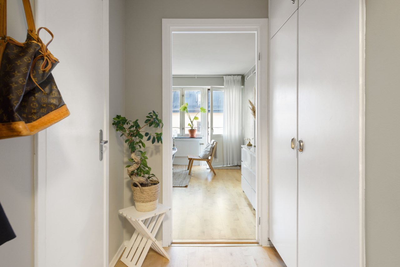 Vegagatan 27