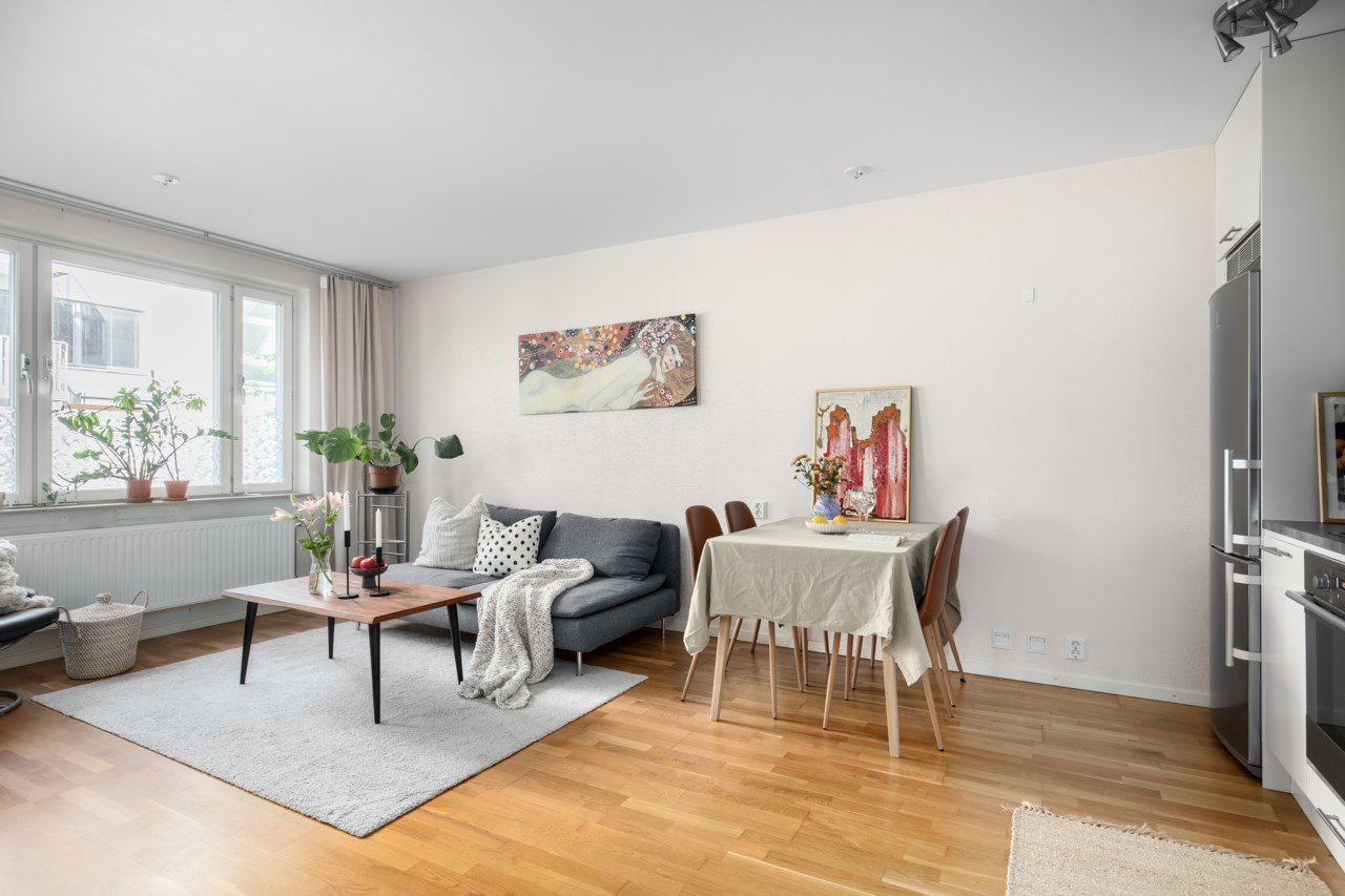 Midsommargränd 9
