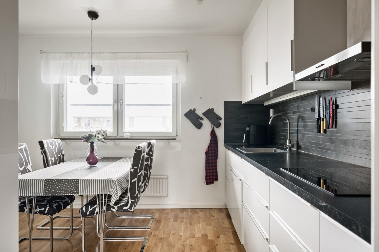 Tvååkersgränd 8