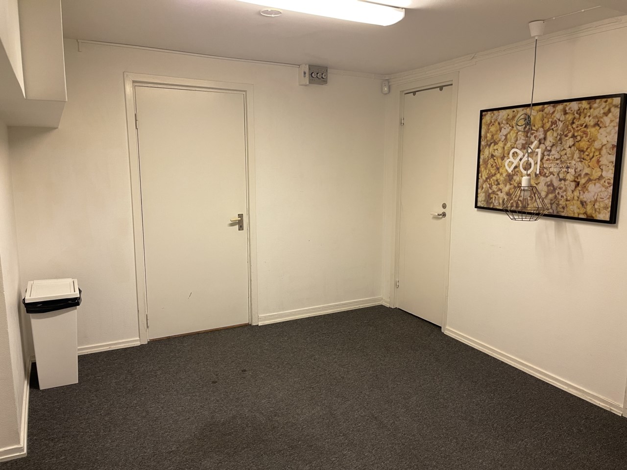 Trapphall på källarplan