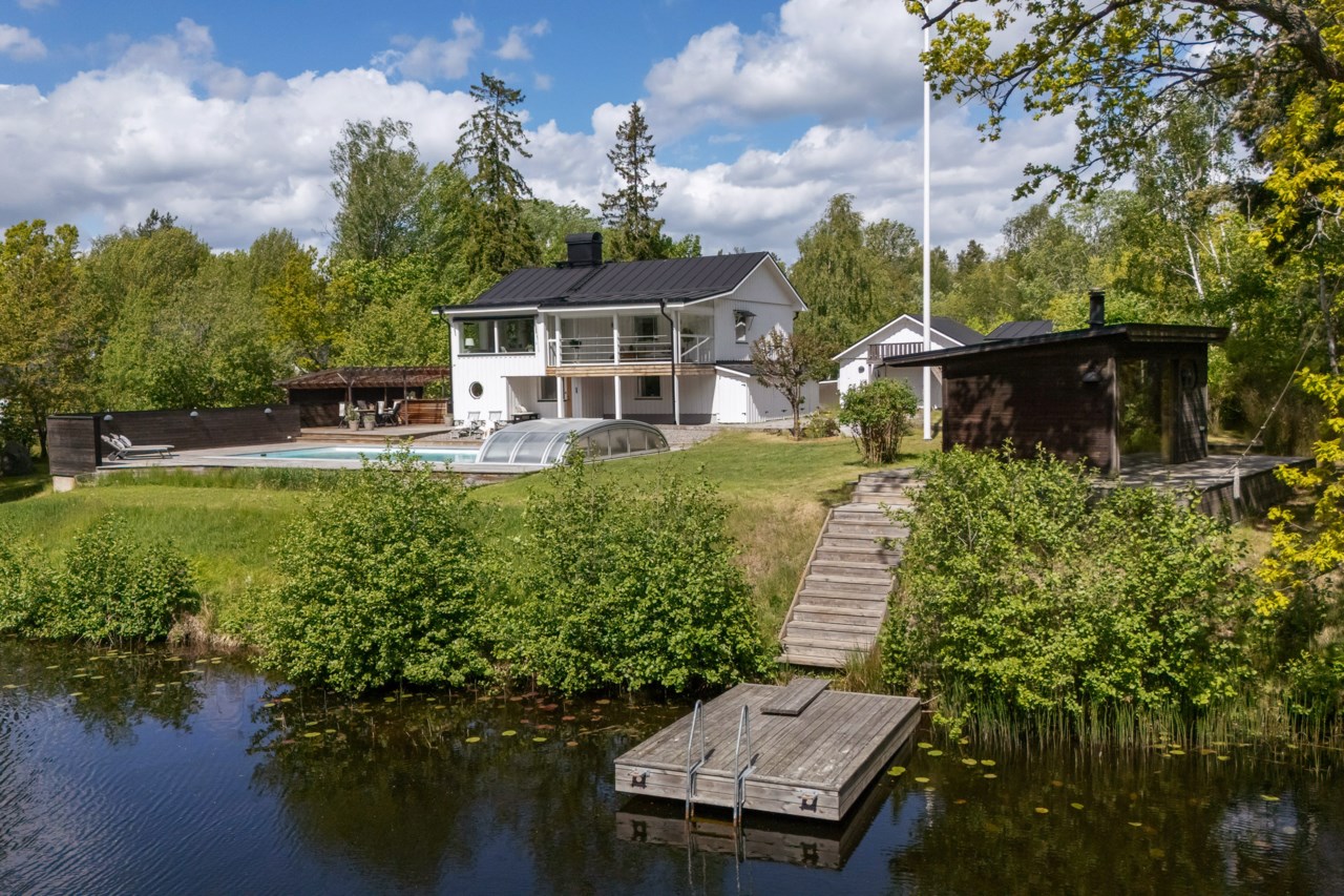 Eriksrovägen 6