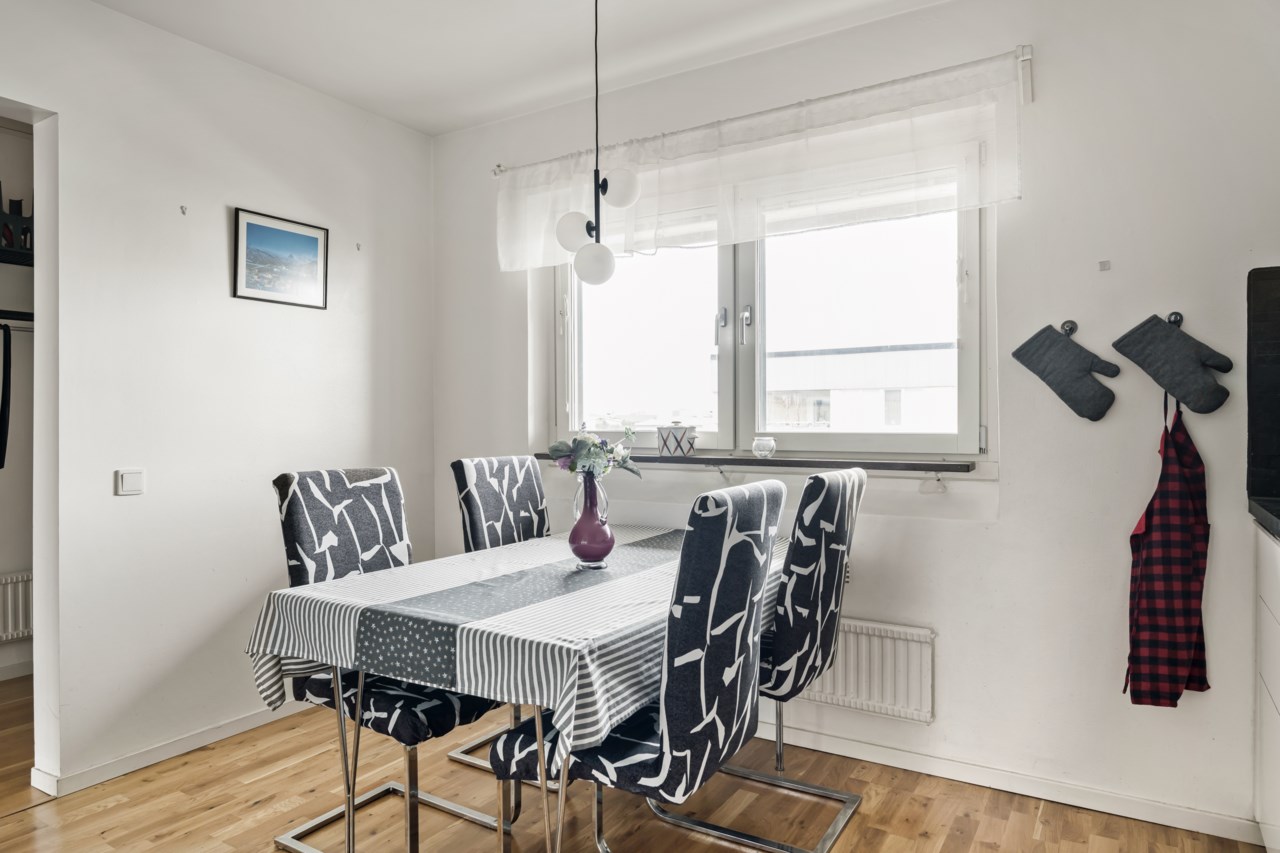 Tvååkersgränd 8