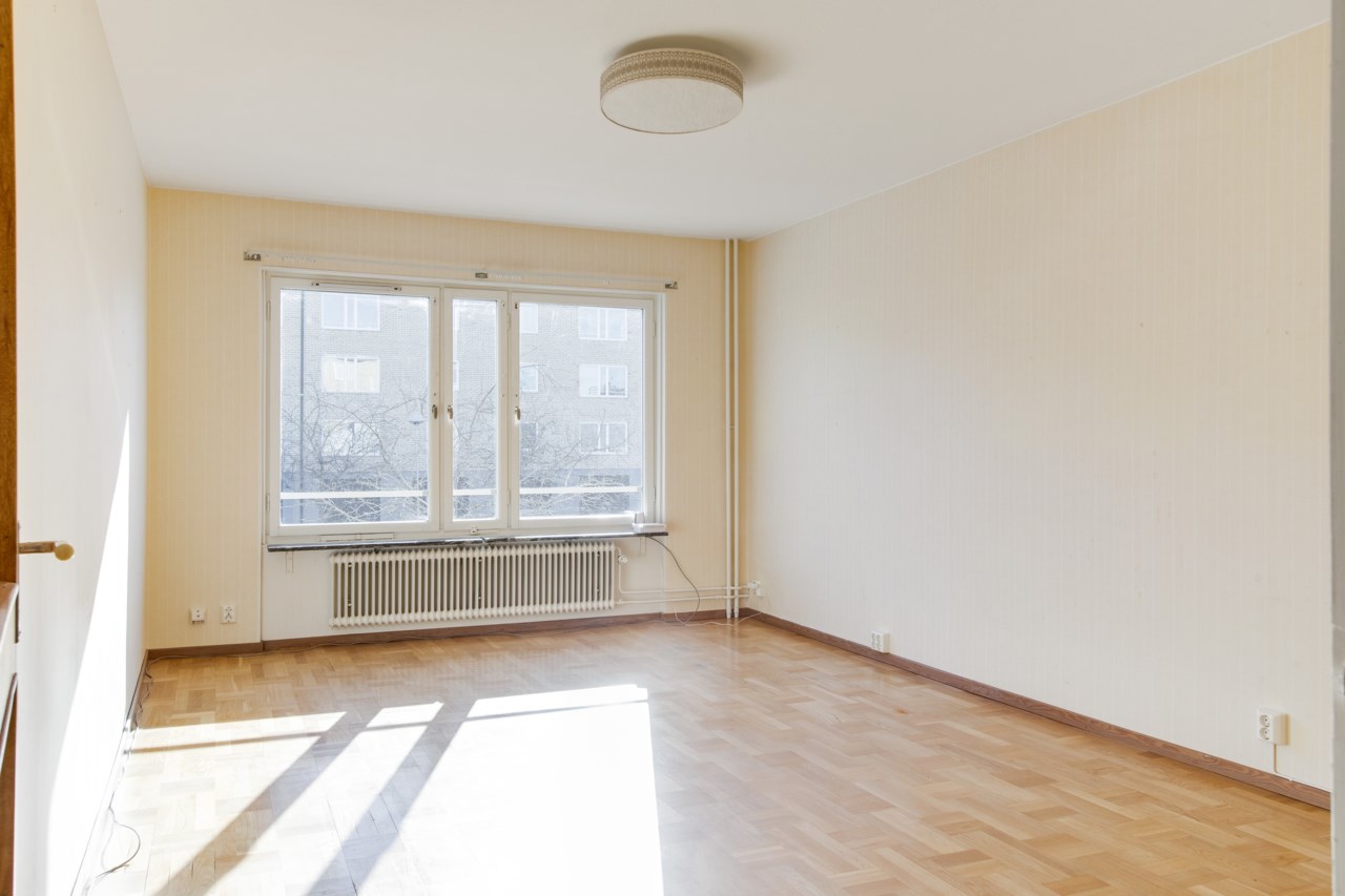 Regngatan 13