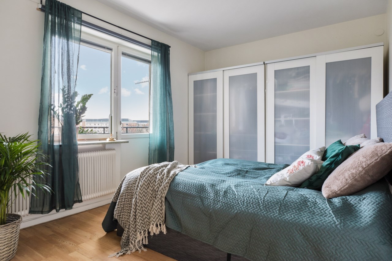 Master-bedroom med utgång till balkong