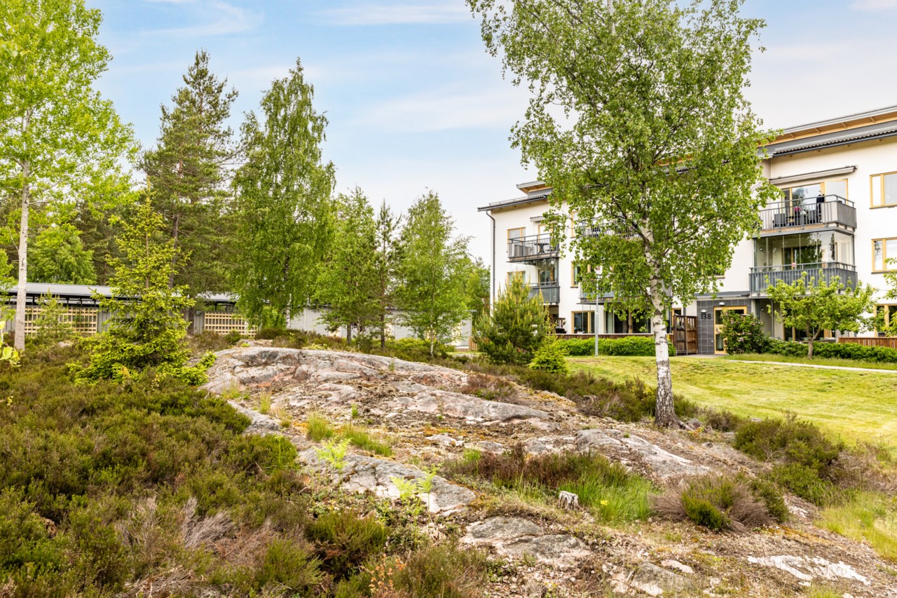 Svampskogsvägen 138, 1 tr - inglasad balkong i söder!