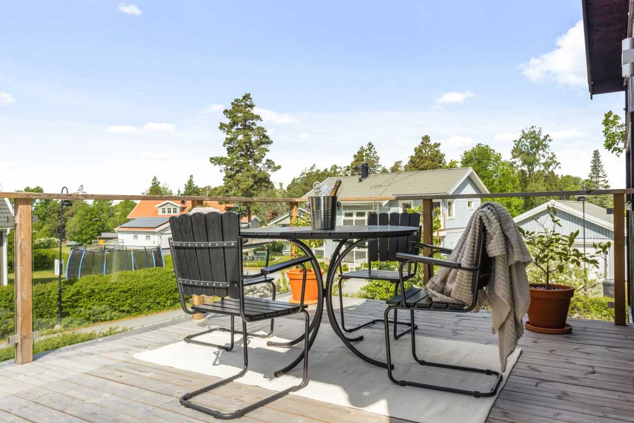 Lärkbodavägen 1