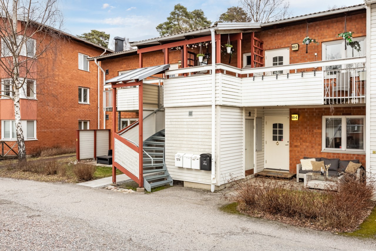 Tallåsvägen 184