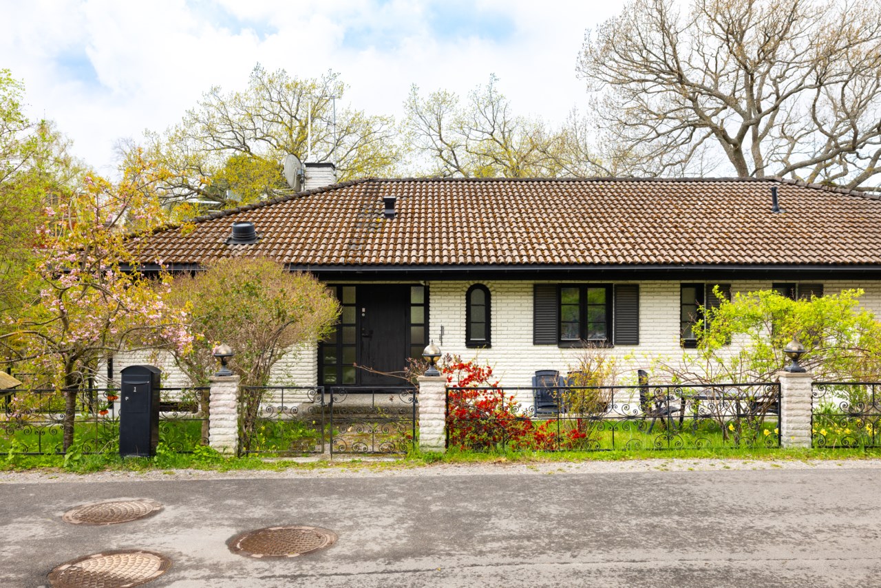 Rödstuguvägen 44/Vitlingvägen 1