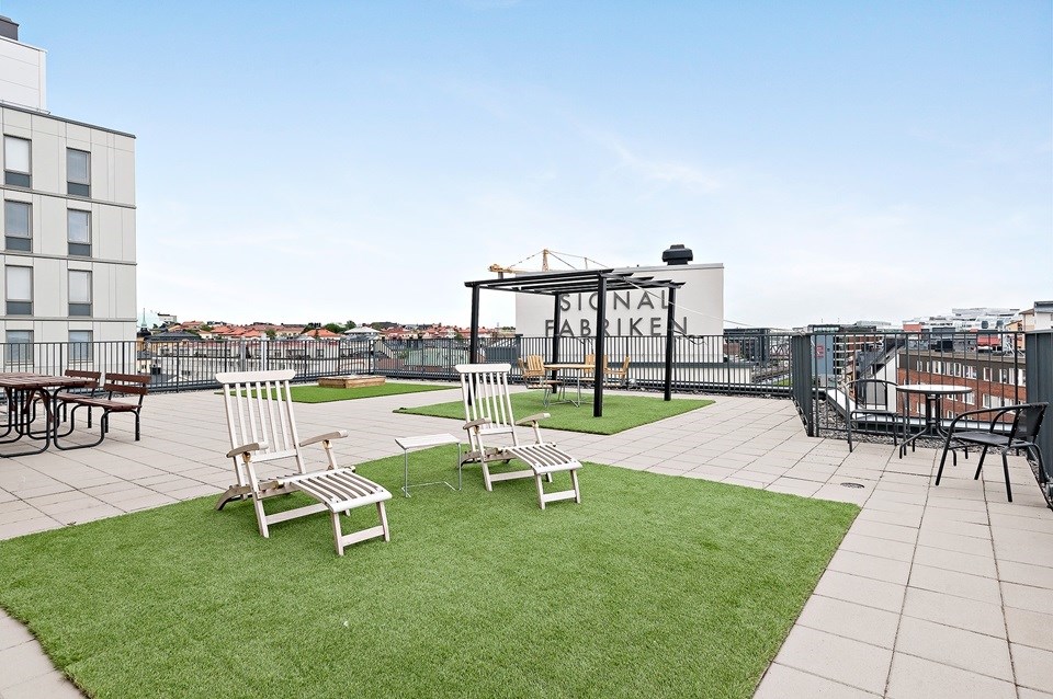 Terrass som nås från port 1B