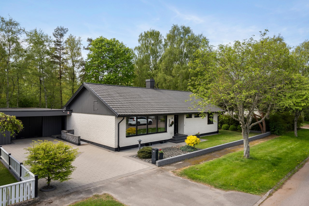 Eskadervägen 14