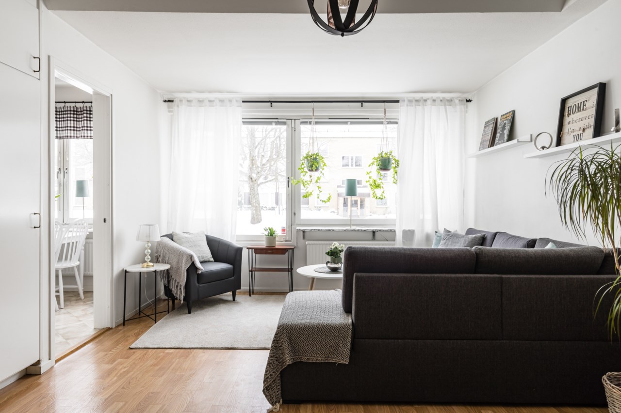 Plats för större soffa i 