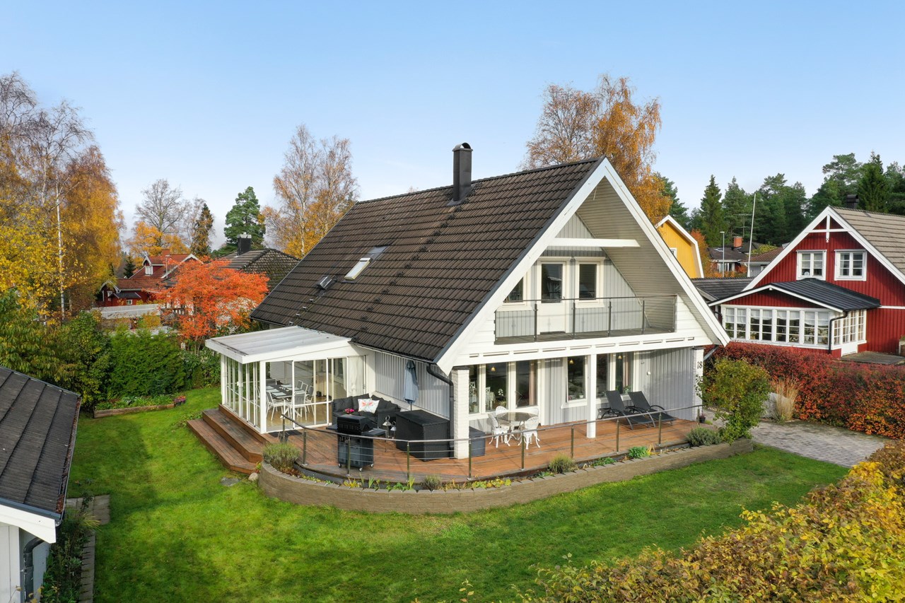 Slånbärsvägen 18
