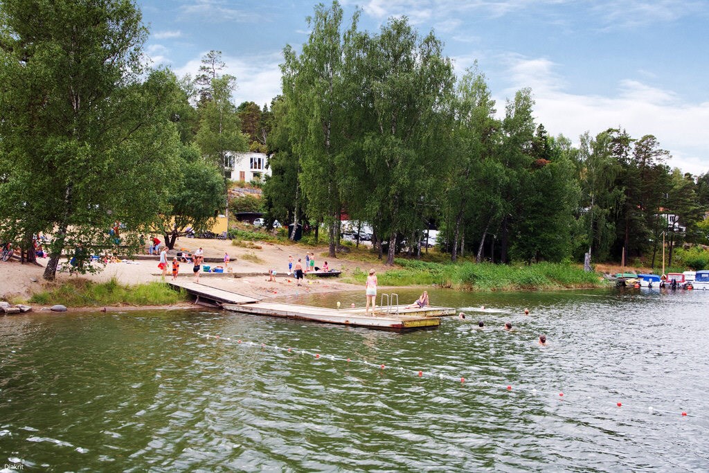 Badbrygga och sandstrand vid Eriksvik