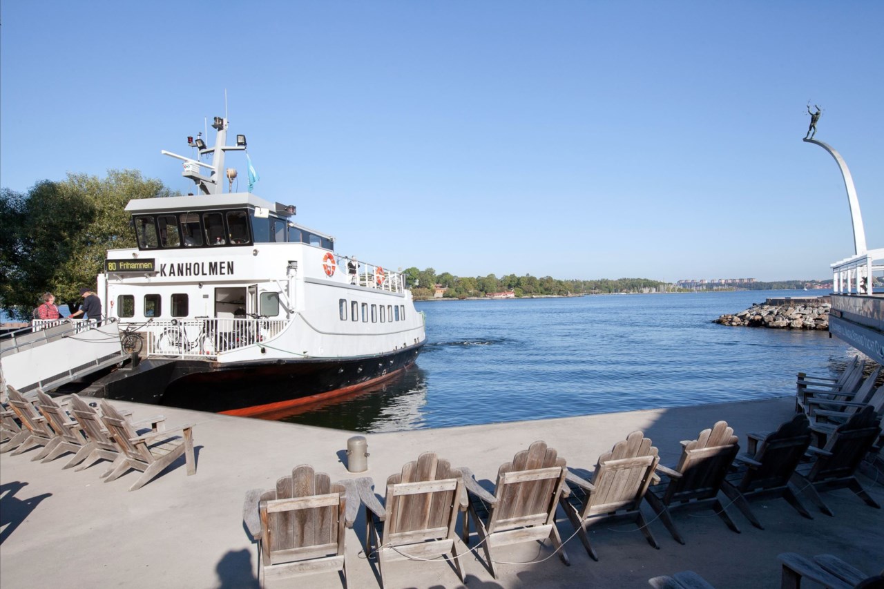 Båten som går in till stan från Nacka strand