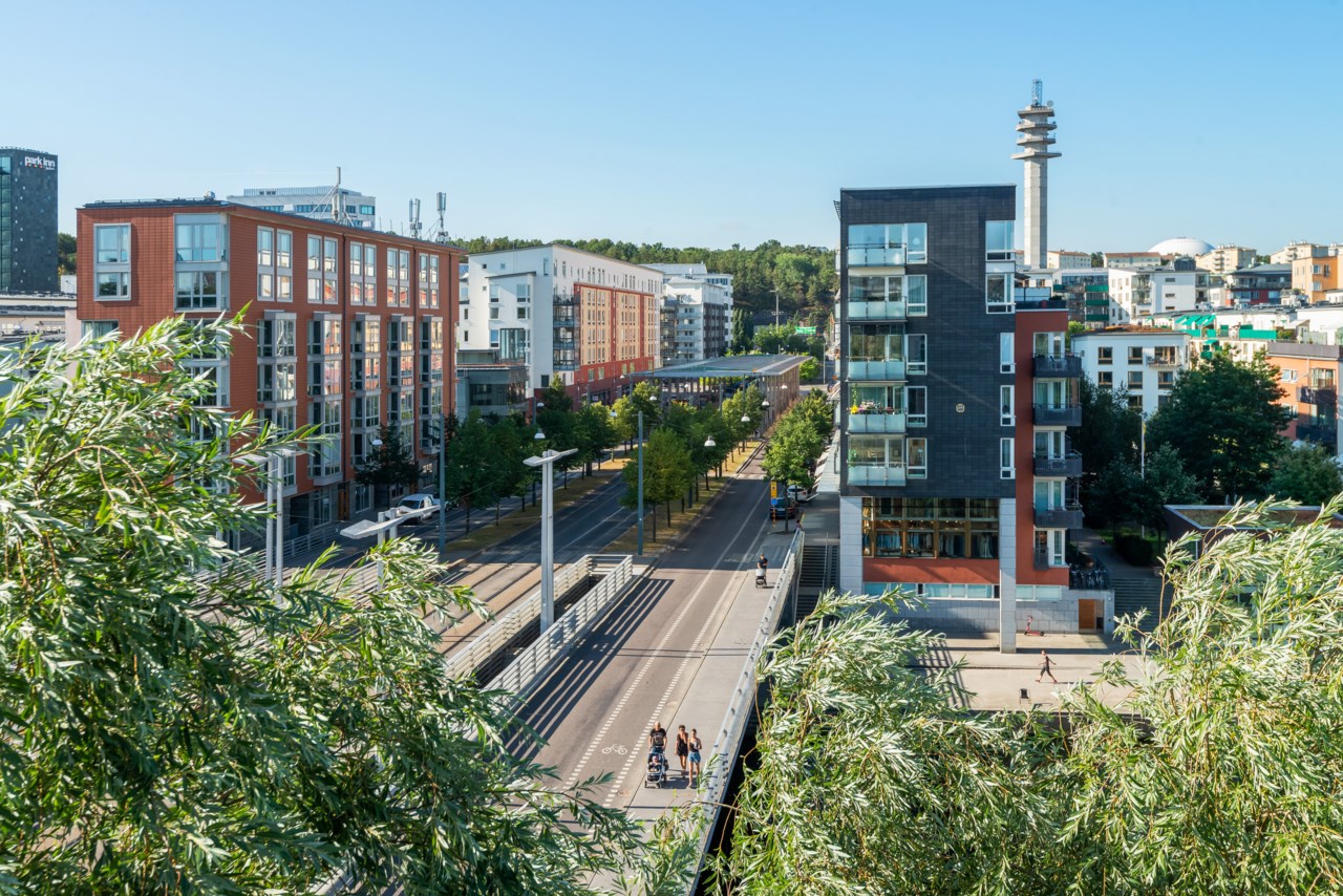 Nära Sjöstadspulsen med tvärbana och affärer