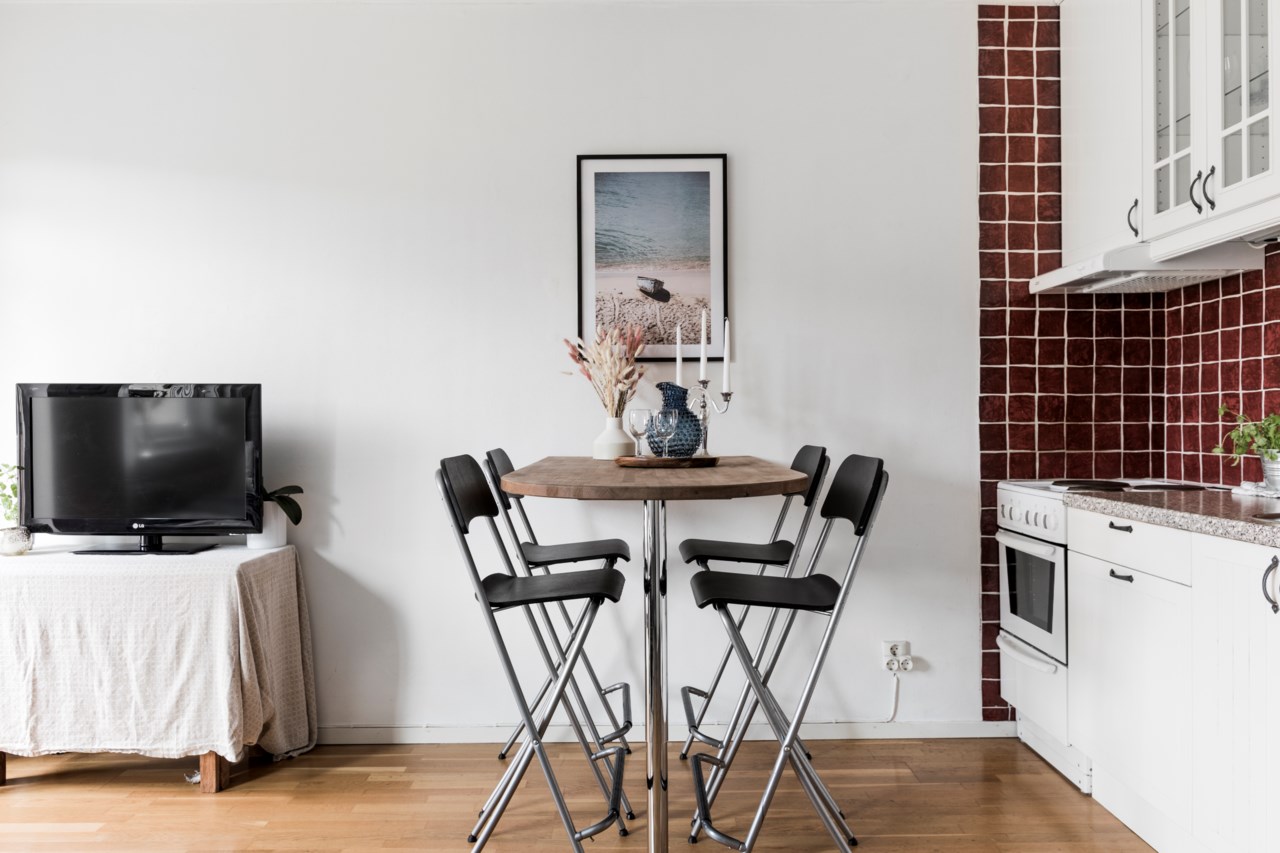 Barbordet ingår i köpet om så önskas och har plats för fyra stolar